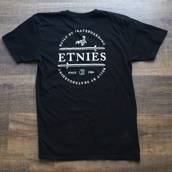 Etnies Skateboard Pocket T Shirt - Picture 2 of 3